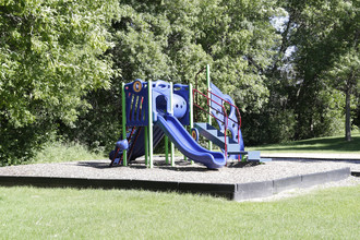 Lincoln Square Townhomes in Alexandria, MN - Building Photo - Building Photo