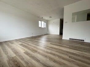 9644-9682 82 Ave in Grande Prairie, AB - Building Photo - Building Photo