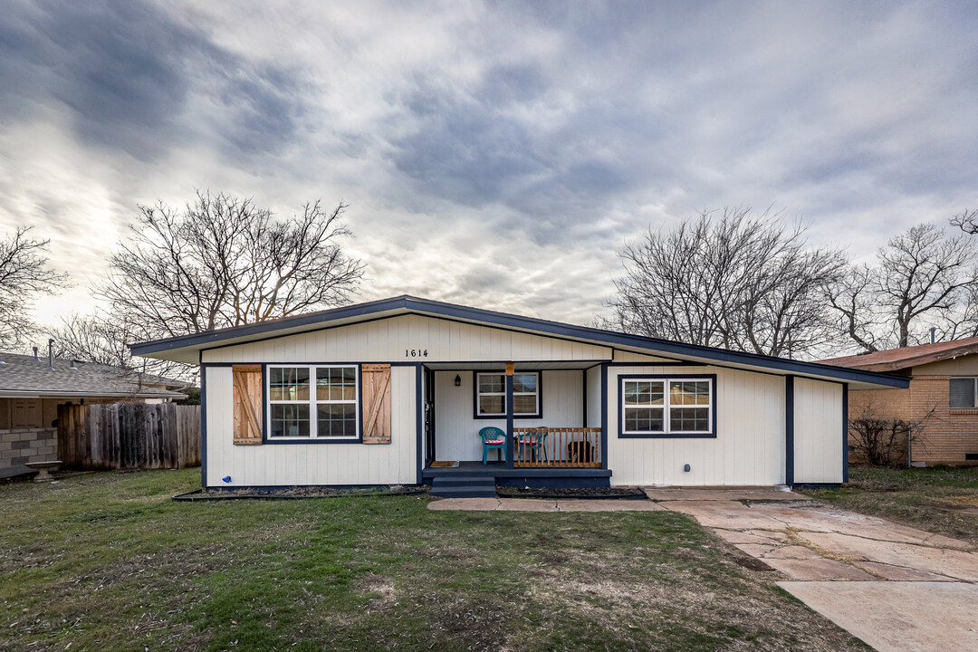 1614 NW 38th St in Lawton, OK - Building Photo