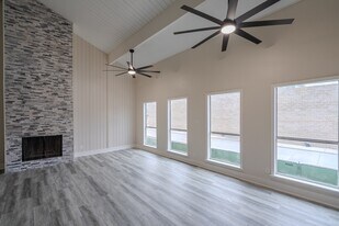 19 Lakeway St in Panorama Village, TX - Building Photo