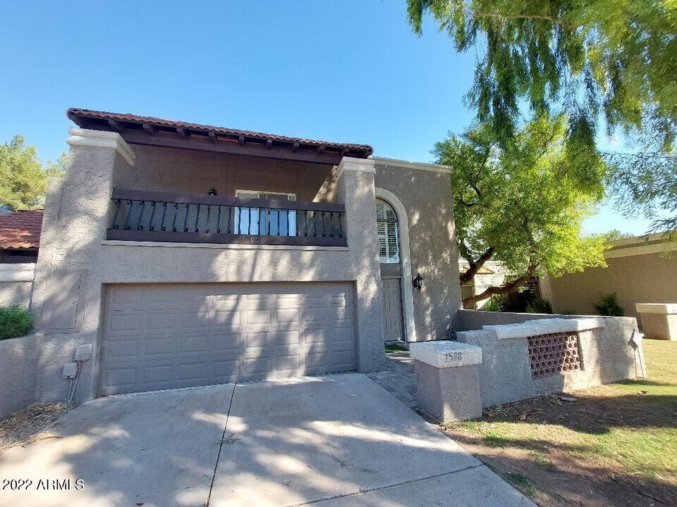 7598 E Pleasant Run in Scottsdale, AZ - Building Photo