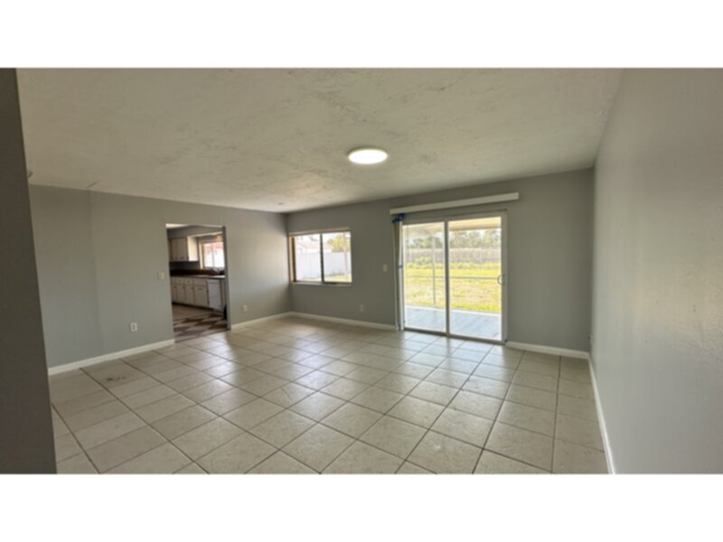 1418 SE 23rd Terrace in Cape Coral, FL - Foto de edificio