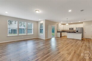 580 Waybridge Way in Richmond Hill, GA - Building Photo