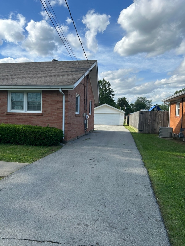 7201 Lorenzo Ln in Louisville, KY - Building Photo - Building Photo