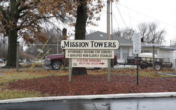 Mission Towers in Topeka, KS - Foto de edificio - Building Photo