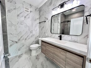 450 NE 2nd Ave in Fort Lauderdale, FL - Building Photo - Building Photo