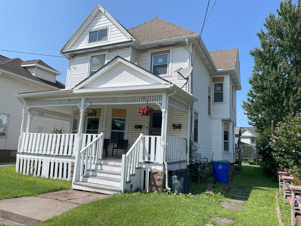 407 E Center St, Unit Lower 1 in Medina, NY - Building Photo