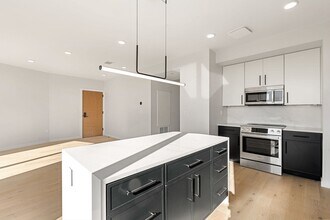 215 Border St in Boston, MA - Building Photo - Building Photo