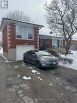 35 Lilywood Rd in Toronto, ON - Building Photo