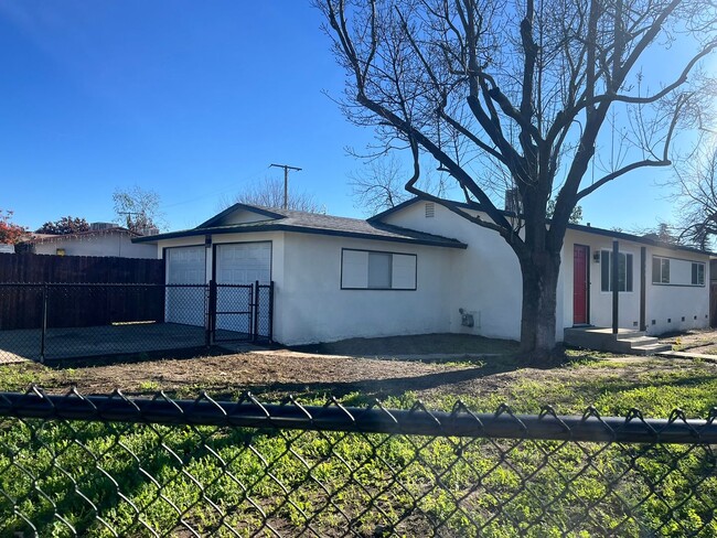 840 S F St in Tulare, CA - Building Photo - Building Photo
