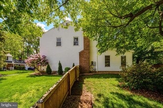 9220 Burnetta Dr in Annandale, VA - Building Photo - Building Photo