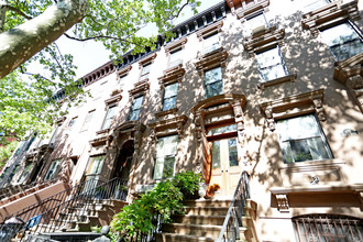 412 1/2 Clinton St in Brooklyn, NY - Foto de edificio - Building Photo