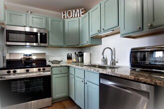 1155 South Lake Dr, Unit 57 in Novi, MI - Building Photo - Building Photo