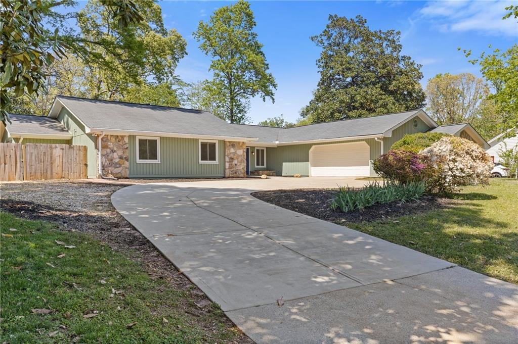 350 Somerset Ln SE in Marietta, GA - Building Photo