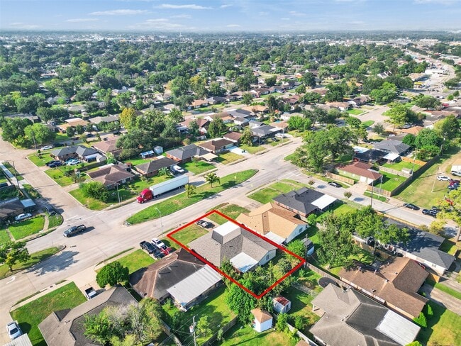 667 Edgebrook Dr in Houston, TX - Building Photo - Building Photo