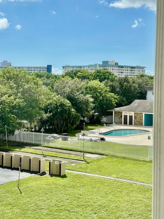 1600 Tallwood Ave, Unit 4 in Hollywood, FL - Foto de edificio