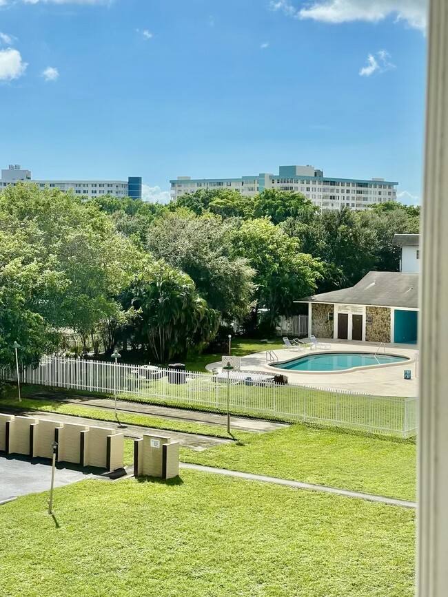 property at 1600 Tallwood Ave