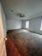 106 Barton Crk in Huntsville, TX - Building Photo - Building Photo