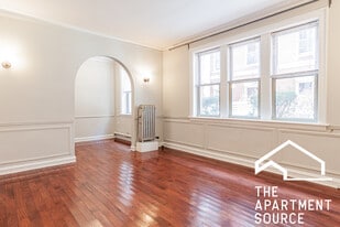 544 W Surf St, Unit G in Chicago, IL - Building Photo