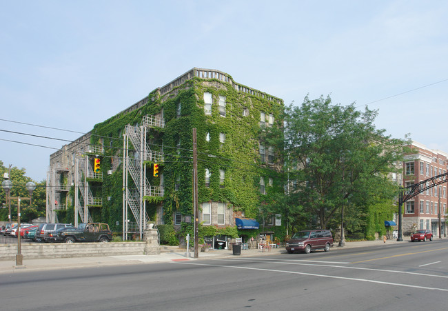 Greystone Court in Columbus, OH - Building Photo - Building Photo