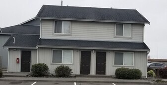 1688 Sandpiper Ln in Mckinleyville, CA - Building Photo