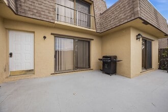 4102 Waterview Cir in Palm Springs, FL - Building Photo - Building Photo