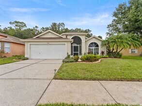 1424 Firewheel Dr in Zephyrhills, FL - Foto de edificio - Building Photo