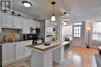 20 Edgecliff Golfway in Toronto, ON - Building Photo - Building Photo