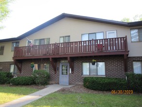 N111W15625-W15625 Vienna Ct in Germantown, WI - Foto de edificio - Building Photo