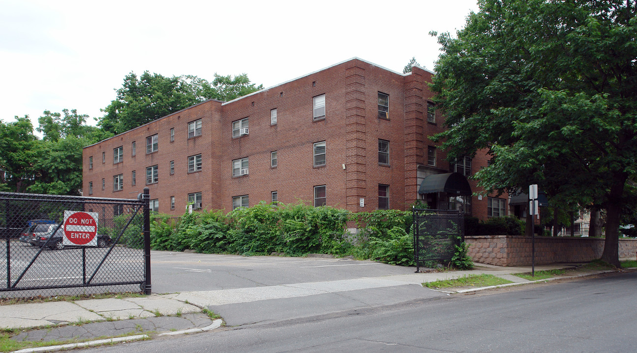 105-107 School St in Springfield, MA - Building Photo