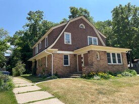 2230 Riverside Dr NE in Grand Rapids, MI - Building Photo