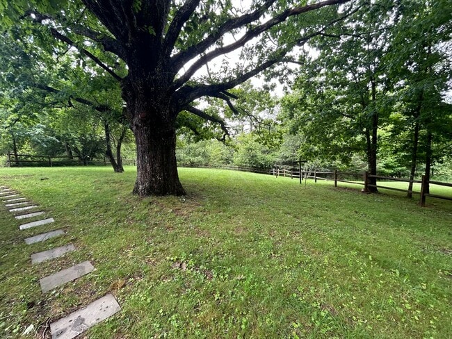 326 Monticello Dr in West Jefferson, NC - Building Photo - Building Photo