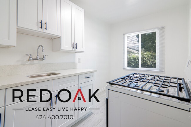 2011 Peyton Ave, Unit B in Burbank, CA - Building Photo - Building Photo