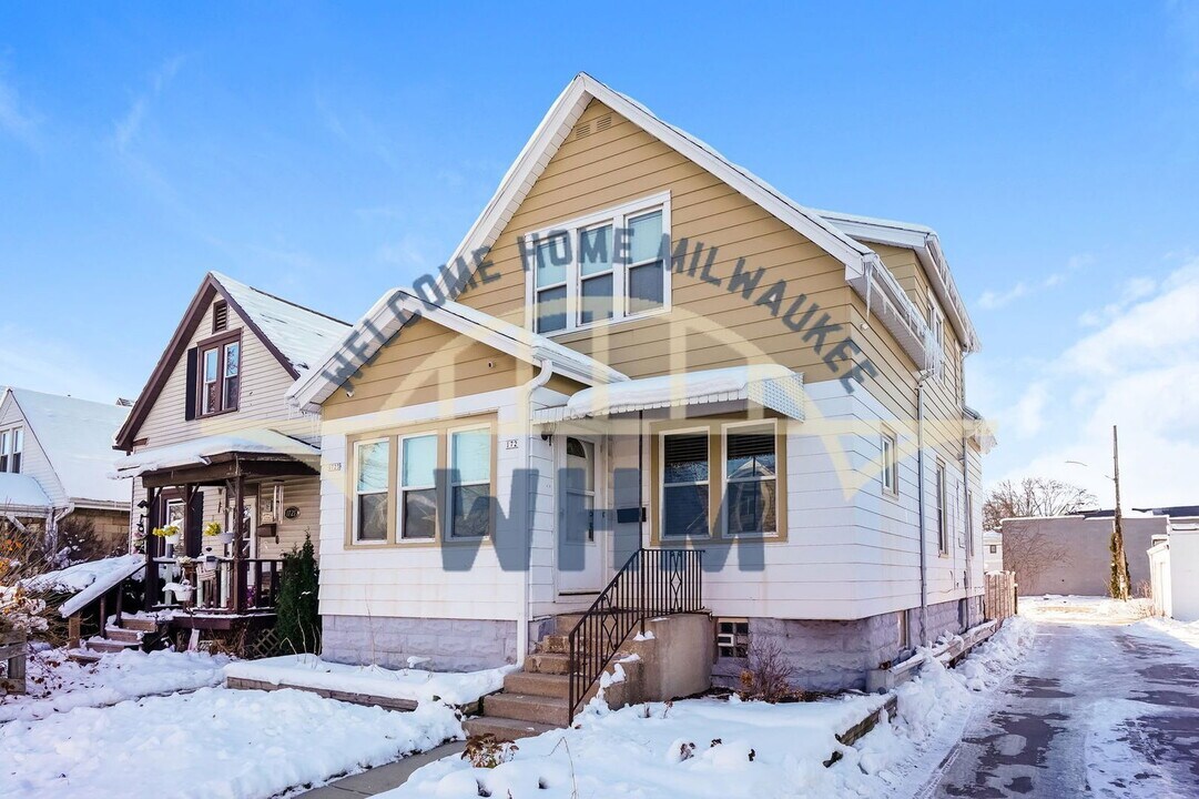 1721 S 72nd St in West Allis, WI - Building Photo