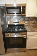 3300 W Queen Ln, Unit 1 Bedroom in Philadelphia, PA - Foto de edificio - Building Photo