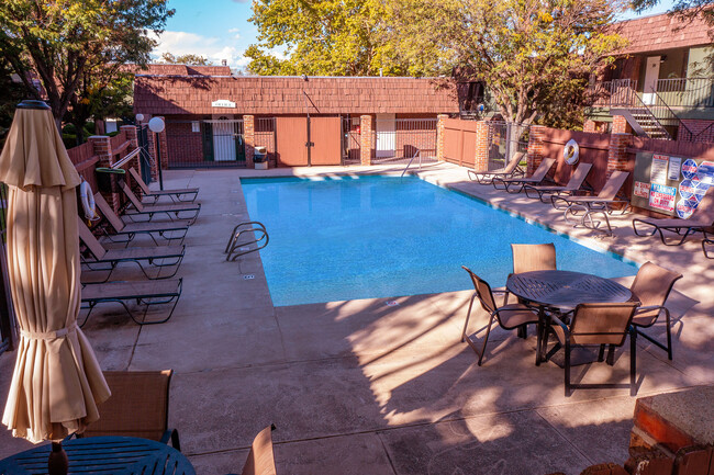 Meadowlark Apartments in Rio Rancho, NM - Foto de edificio - Building Photo