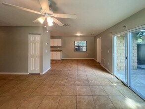 6105 SW 10th Pl in Gainesville, FL - Building Photo - Building Photo