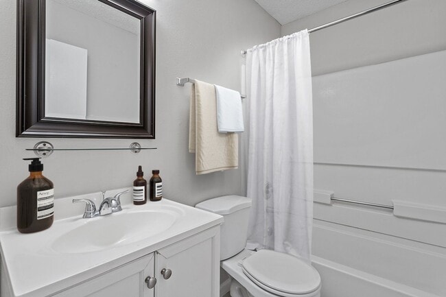 330 Kentucky Dr in Garner, NC - Foto de edificio - Building Photo