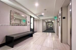 90 Edgewater Dr in Miami, FL - Building Photo - Building Photo
