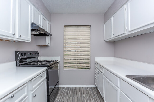 Brierwood Pointe Apartments in Albany, GA - Building Photo - Interior Photo