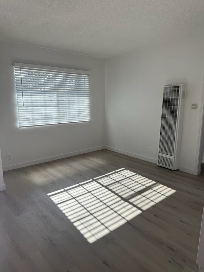 11730 Runnymede St, Unit 6 in Los Angeles, CA - Foto de edificio - Building Photo