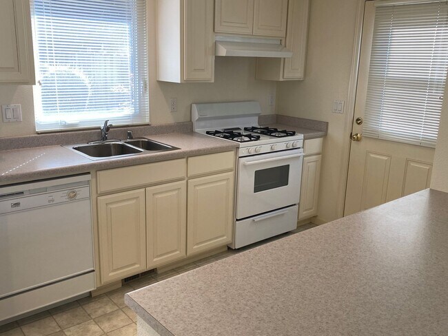 562 Kings Ave in Morro Bay, CA - Building Photo - Building Photo