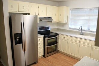 1709 Azalea Ct in Oldsmar, FL - Building Photo - Building Photo