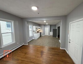 10 Joyce St in Lynn, MA - Building Photo