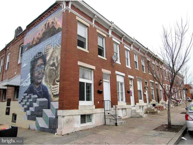 2922 E Monument St in Baltimore, MD - Building Photo - Building Photo