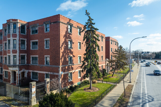 7859 S South Shore Dr in Chicago, IL - Building Photo - Primary Photo