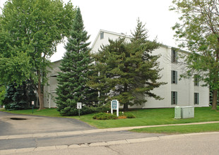 Pennock Place in Apple Valley, MN - Building Photo - Building Photo