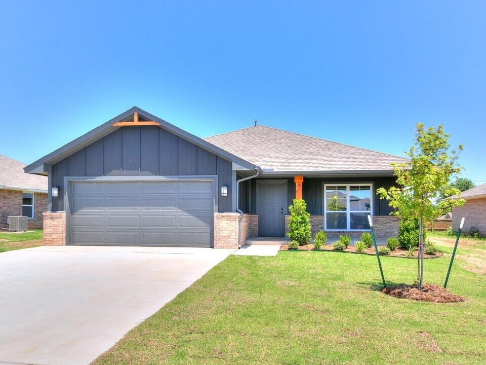 979 SE 16th Terrace in Newcastle, OK - Building Photo