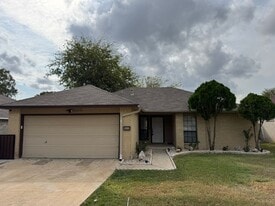 5215 Fawn Lake Dr in San Antonio, TX - Building Photo