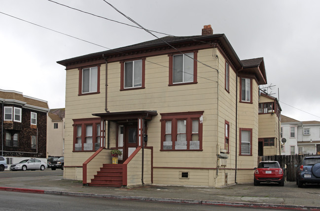 811 E 18th St in Oakland, CA - Foto de edificio - Building Photo